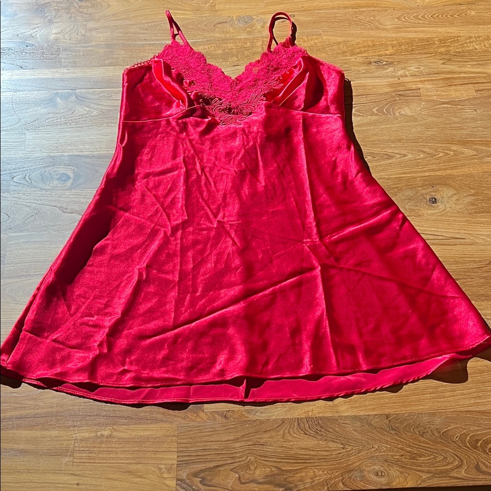 Vintage Vitoria secret slip nightie